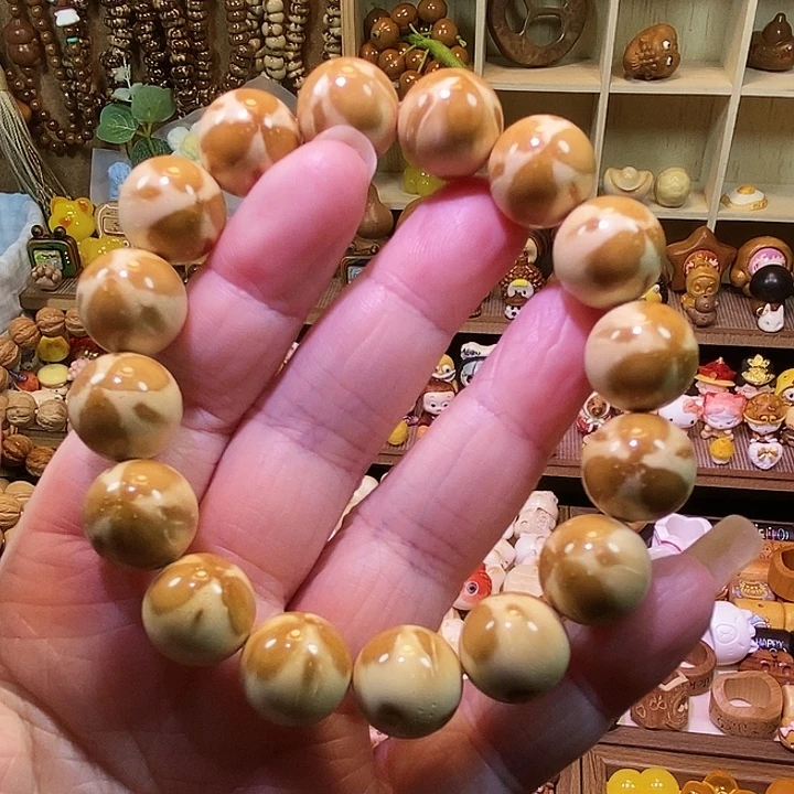 吊坠猴头核桃花皮熊猫紫金鼠（有棕眼粽线）