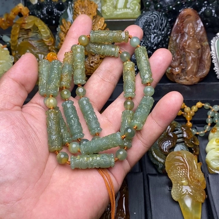 玩***熊未镶嵌蛇纹石玉颈饰