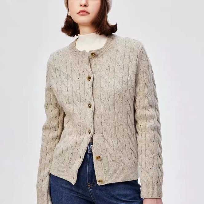 宝丫轻奢 女式秋冬新品彩点绞花针织开衫K426