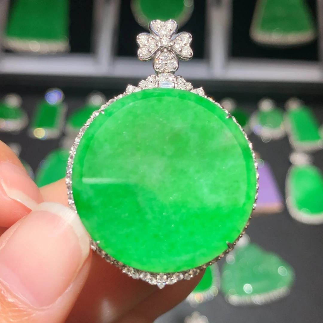 翡翠颈饰18K金镶嵌翡翠