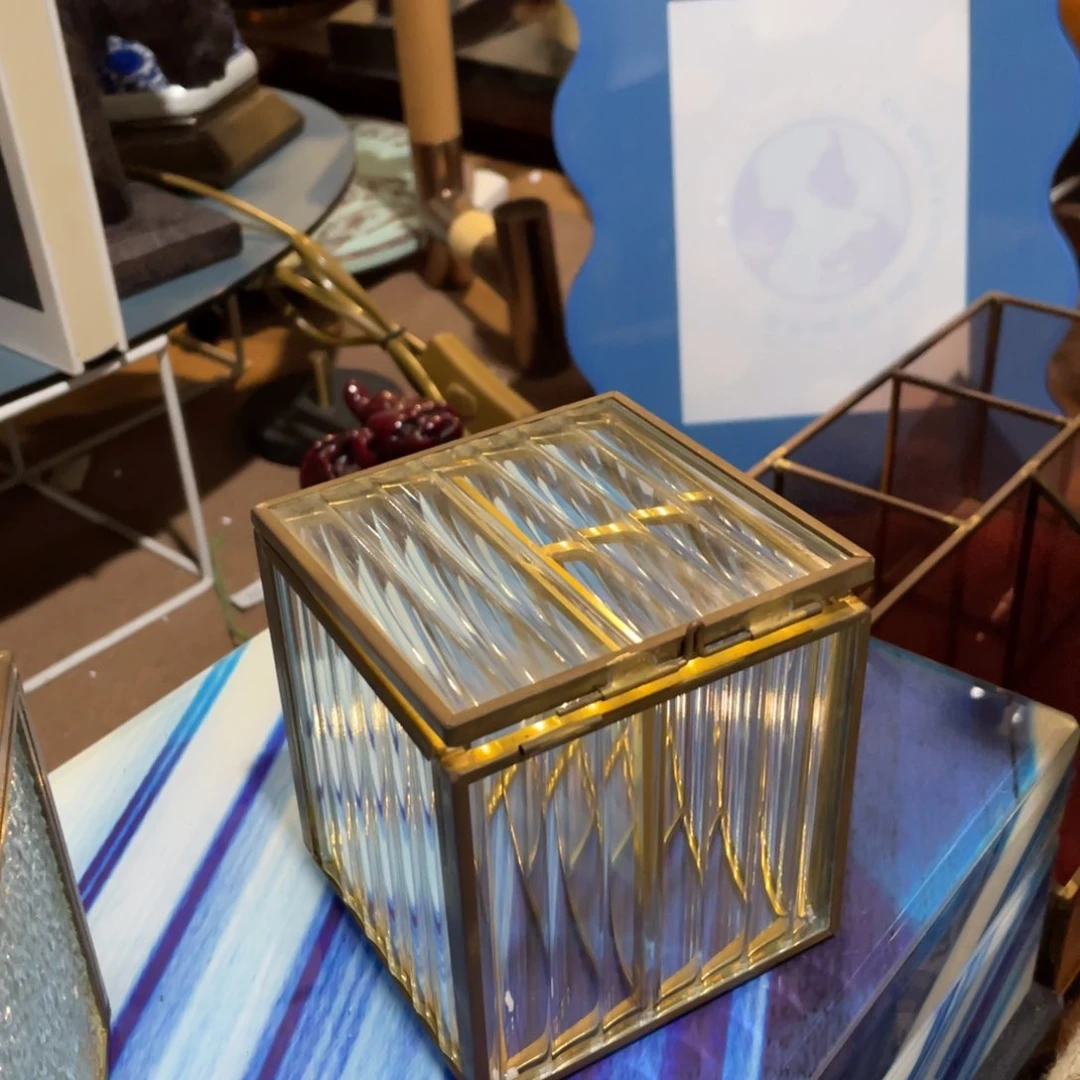 陶瓷花瓶，部分微瑕