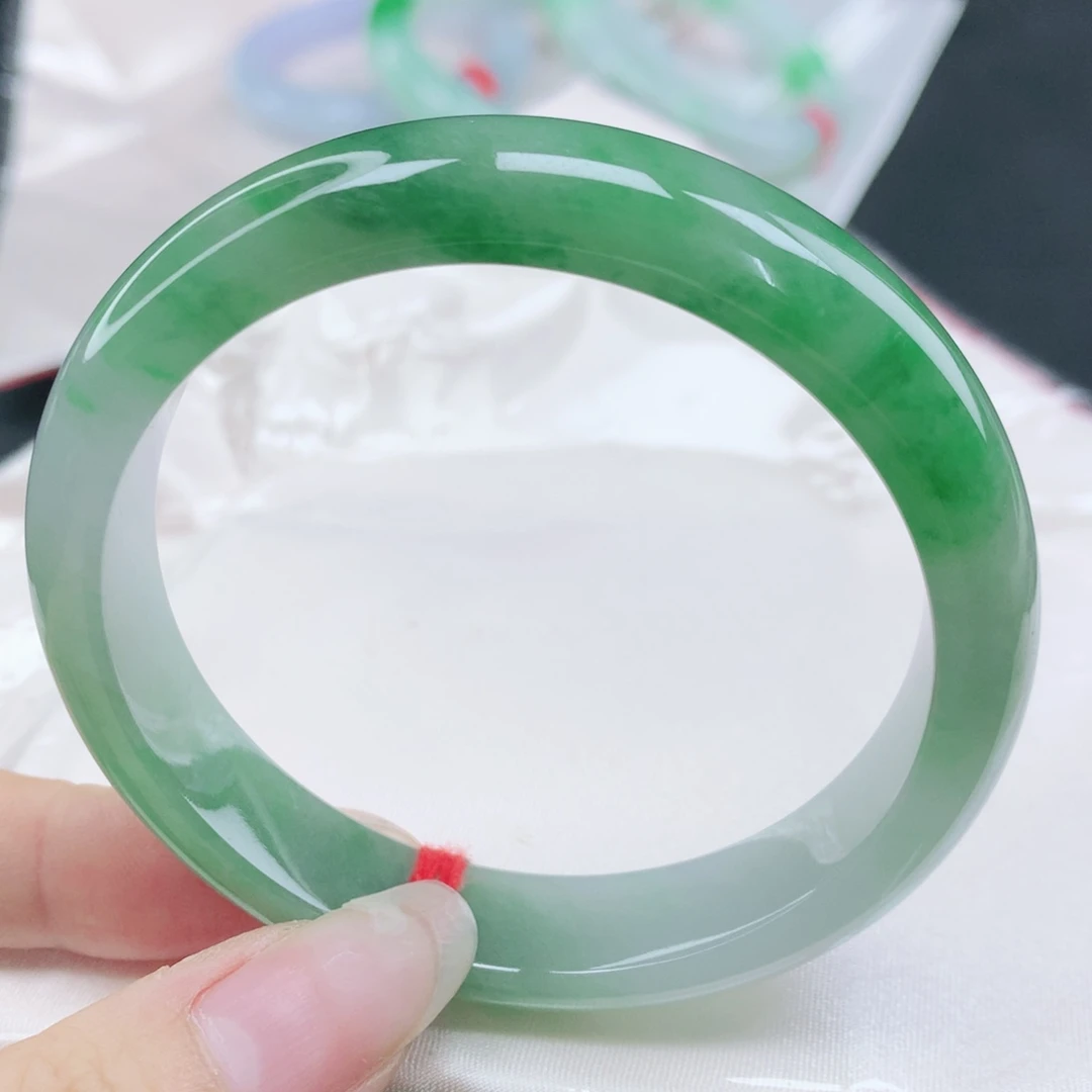 翡翠未镶嵌手镯缅甸55.5色浓辣阳绿正圈