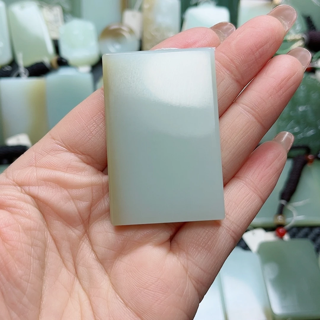 曙***光和田玉未镶嵌颈饰