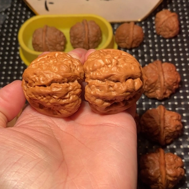 王***爷文玩核桃把件四开背八腿蛙王