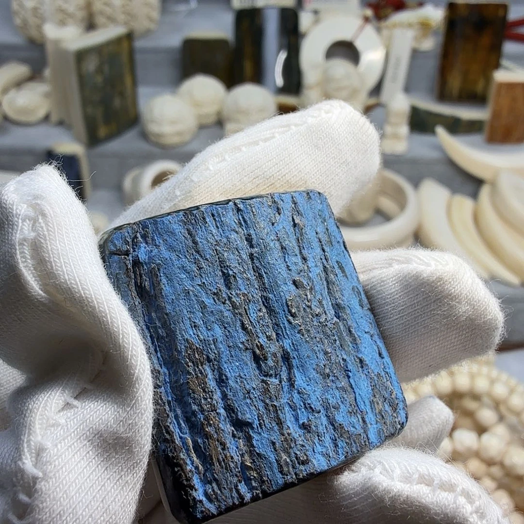 流***爷大叶紫檀（黑酸枝木类）蓝皮牌子