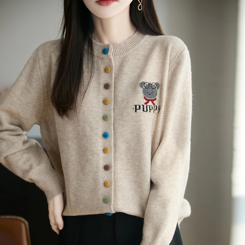 品牌时尚女装圆领彩扣小熊刺绣针织开衫休闲减龄毛衣直筒舒适上衣