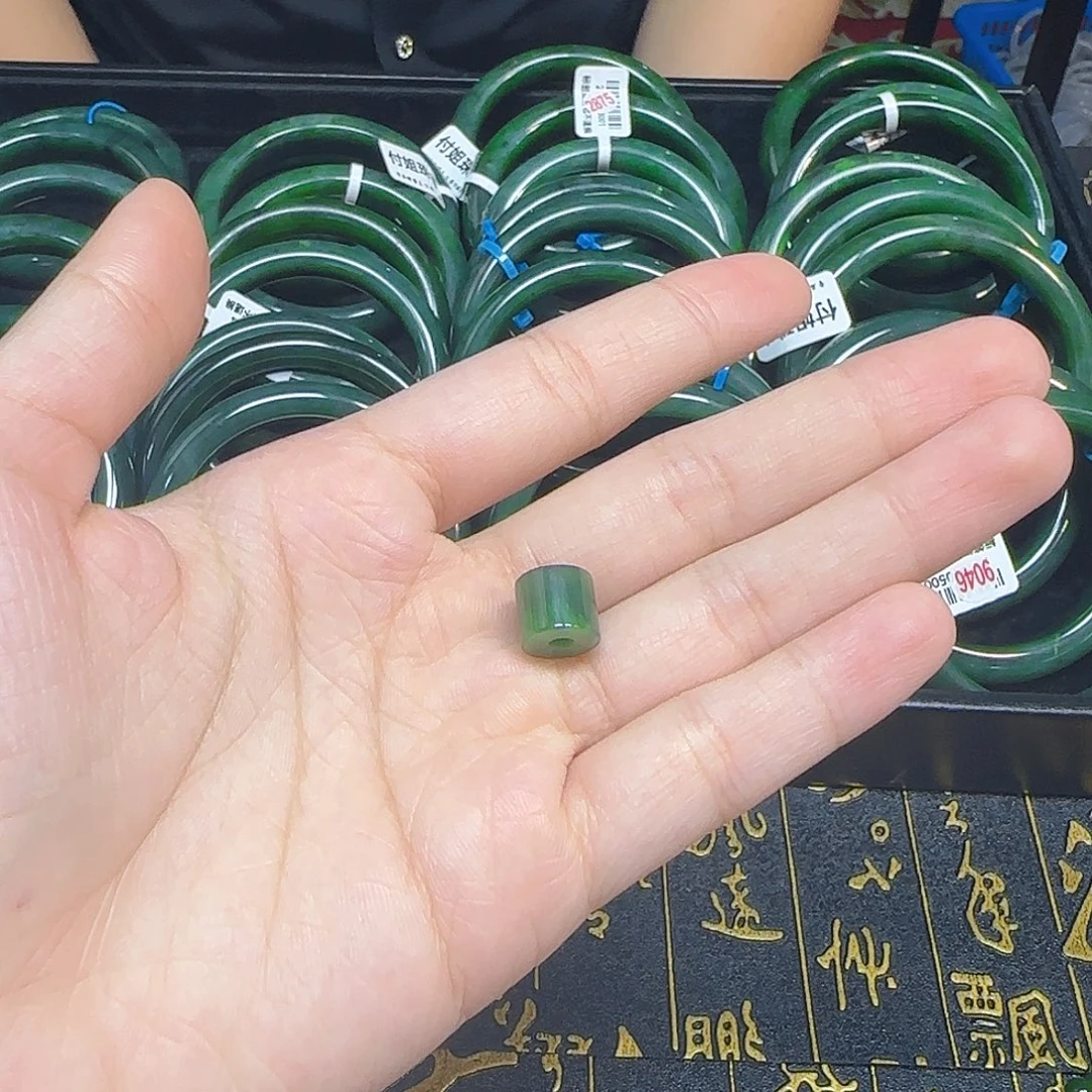 和田玉未镶嵌颈饰路路通