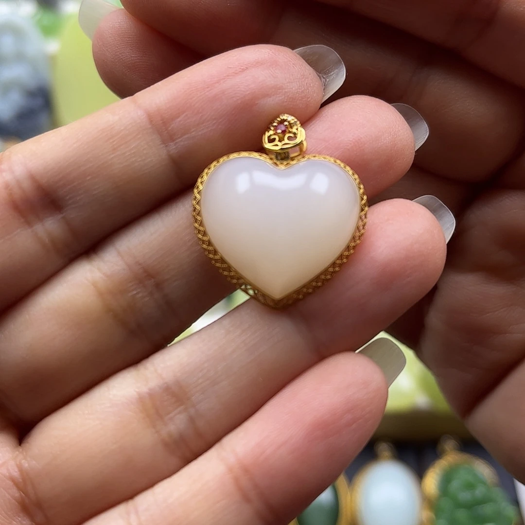 和田玉18K金镶嵌颈饰