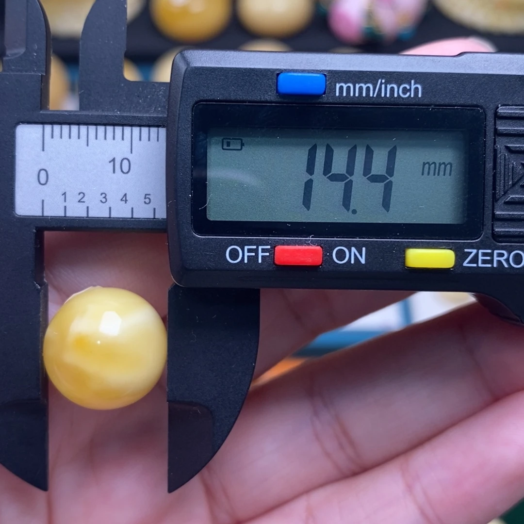 蜜蜡未镶嵌珠宝奇石