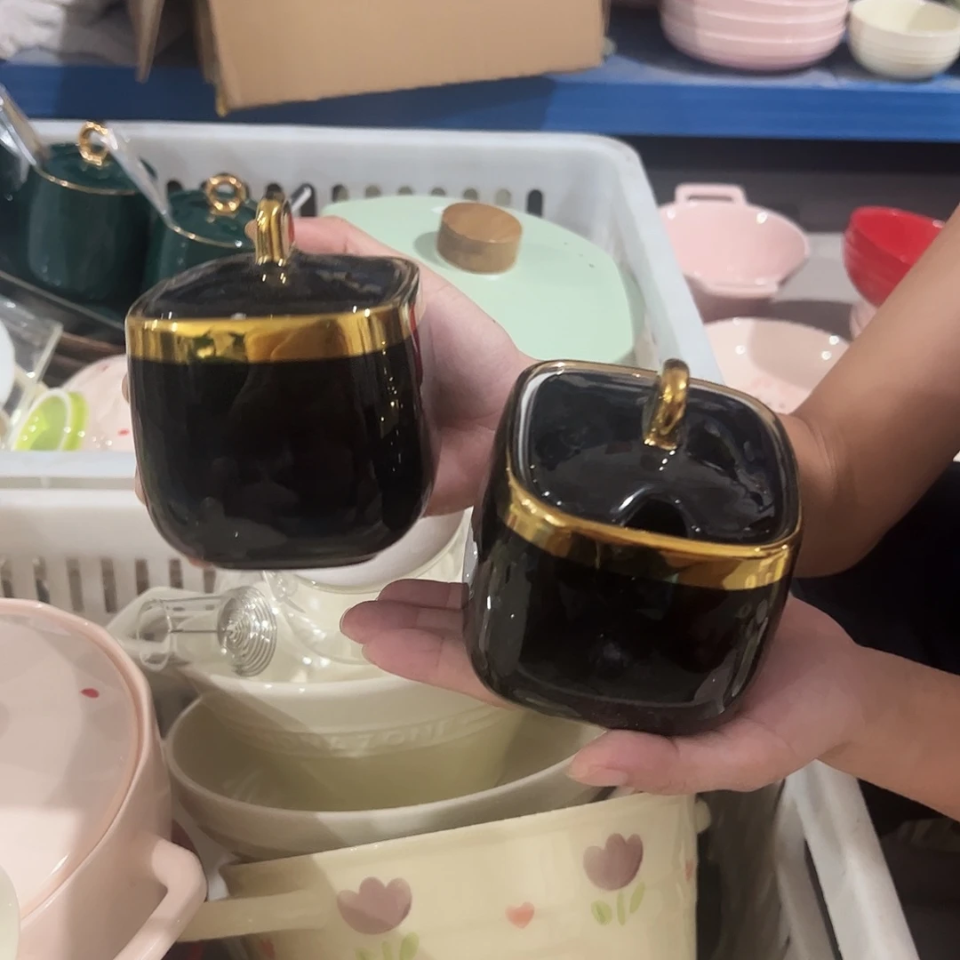 瓷片黑色调味罐两套