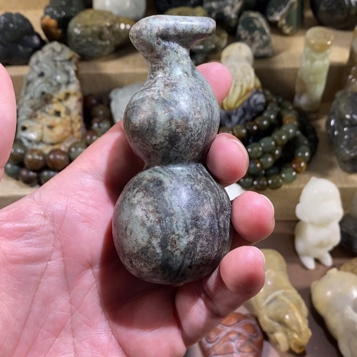 透闪石质玉未镶嵌挂件