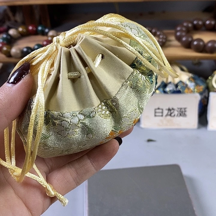 泥塑风**言瑕疵苏合1.8香包