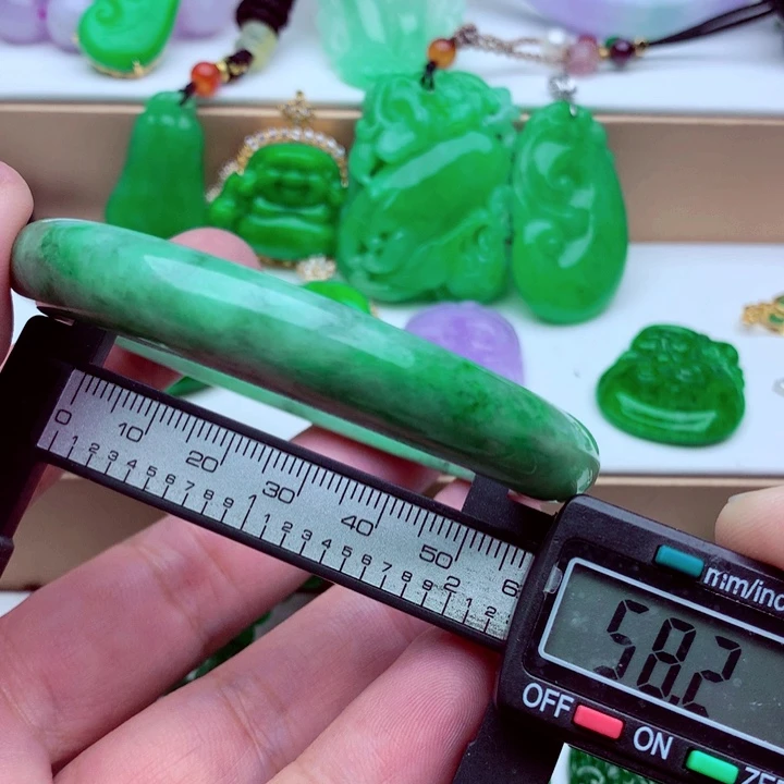 翡翠未镶嵌手镯…．