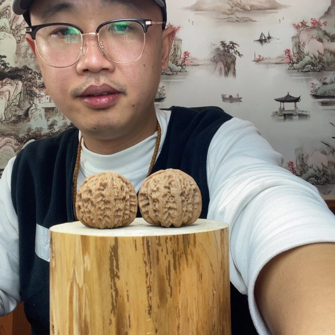 文玩核桃把件白狮子