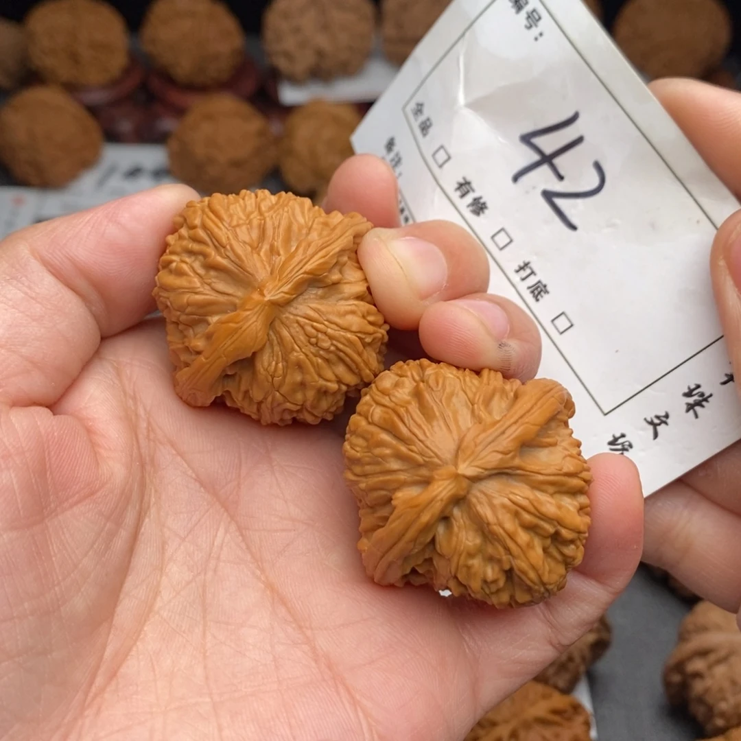 文玩核桃吊坠37.5白狮子42