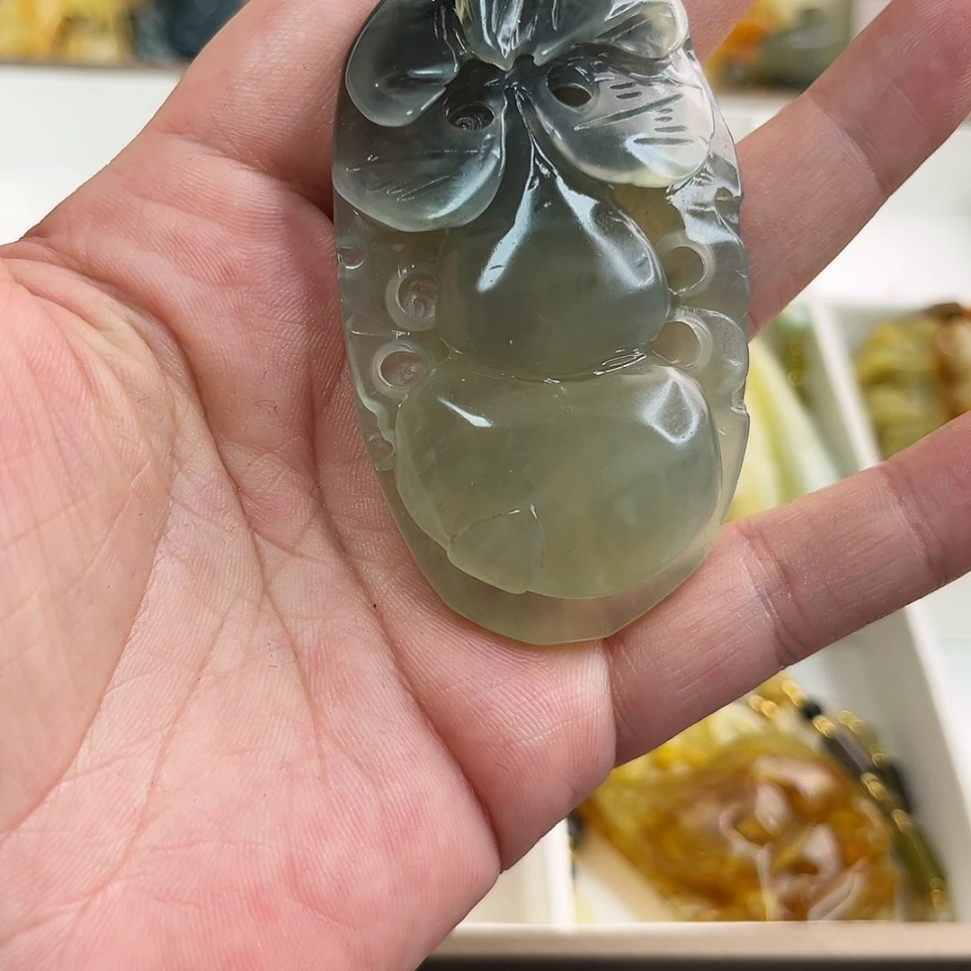 蛇纹石玉颈饰未镶嵌