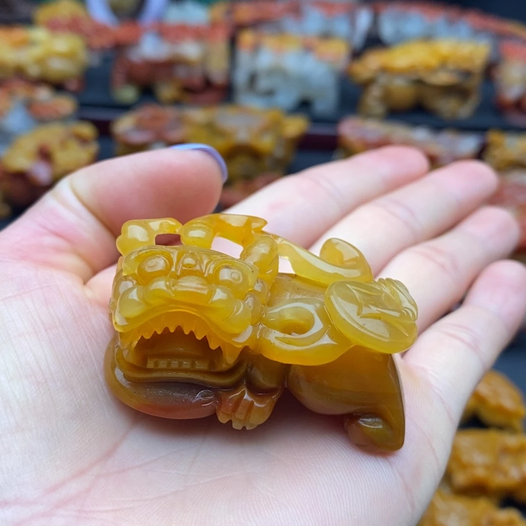 未镶嵌石英质玉（黄龙玉）颈饰