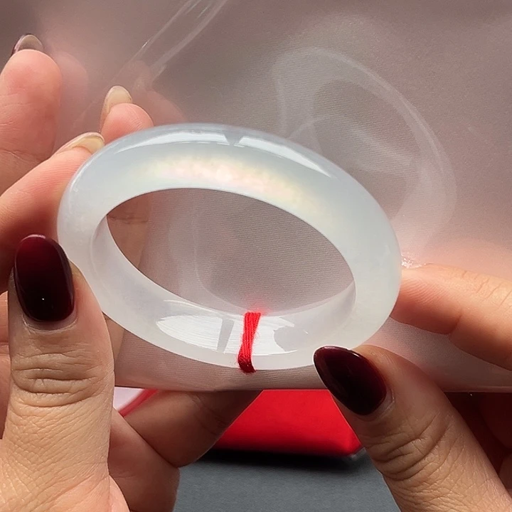 翡翠未镶嵌手镯52.7。