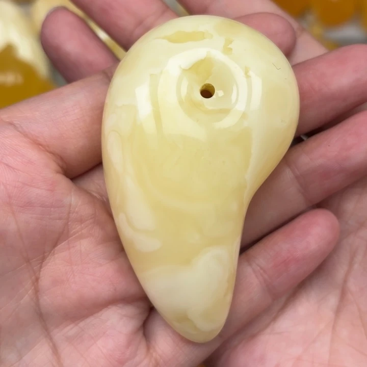 蜜蜡未镶嵌颈饰蜜蜡