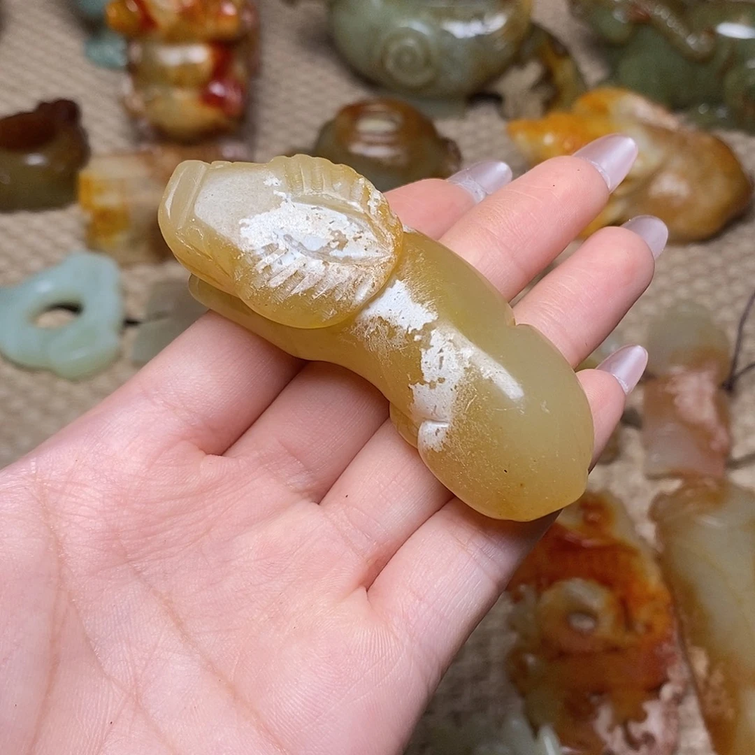 蛇纹石玉未镶嵌颈饰
