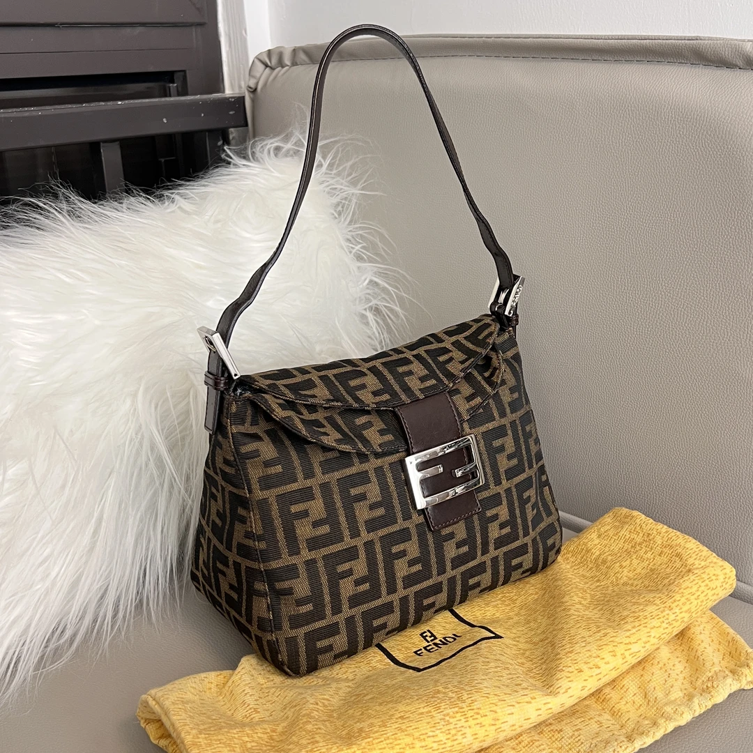 95新 FENDI/芬迪 棕色老花布面双盖法棍小胖丁hobo银扣单肩腋下包