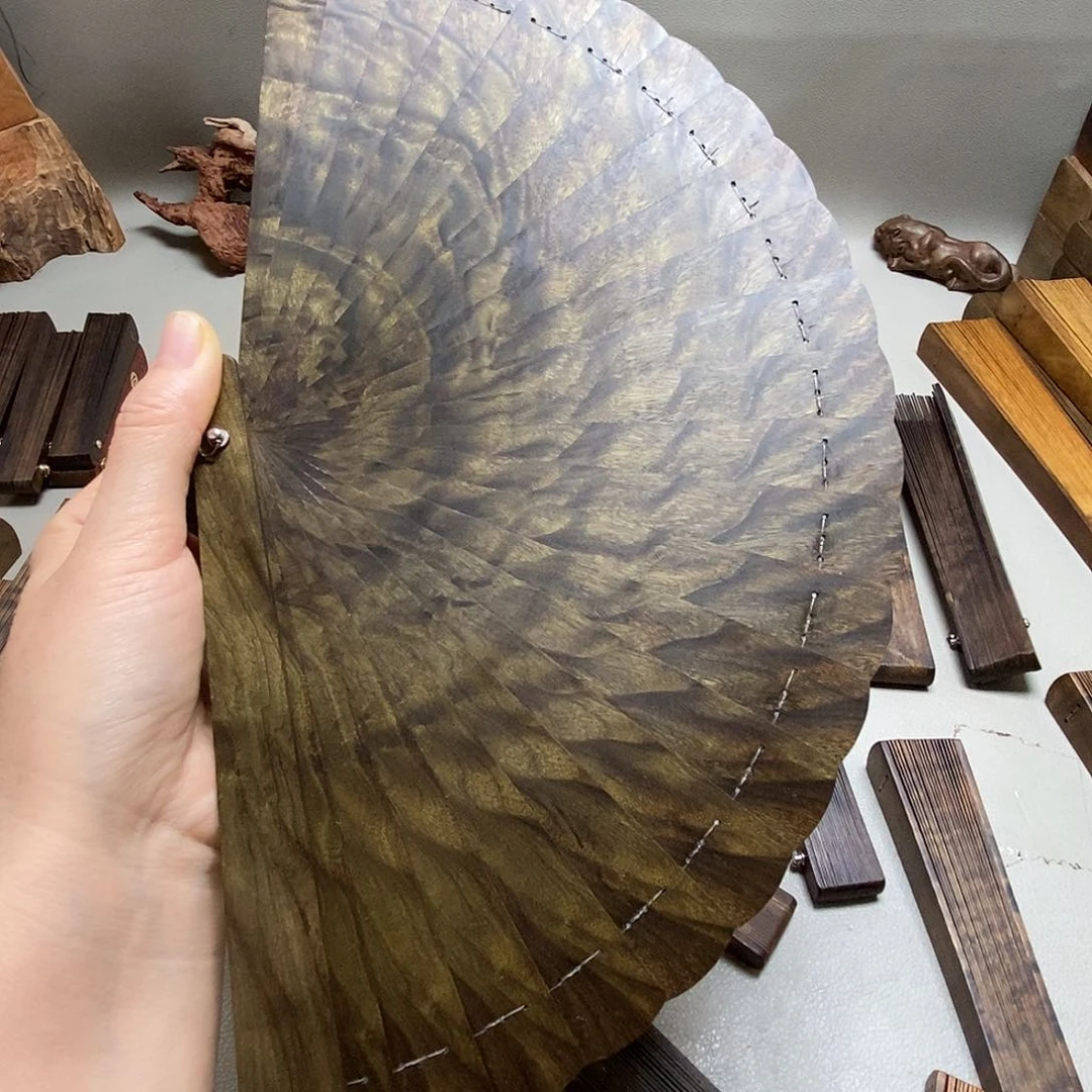 楠木在****?金丝楠木18阴沉折扇