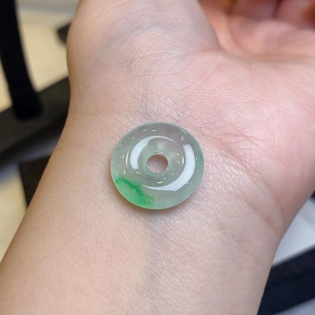 翡翠颈饰未镶嵌甜甜圈（17.2-3.6）