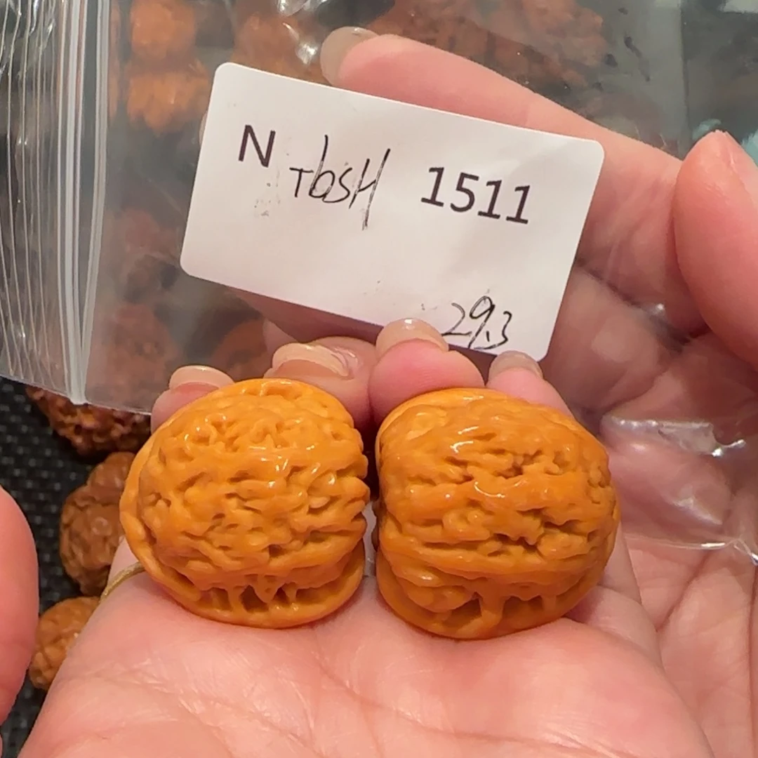 桃核把件自***$白狮子29精品