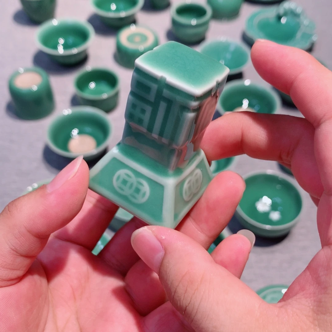 乾****龙泉青瓷茶具盖置