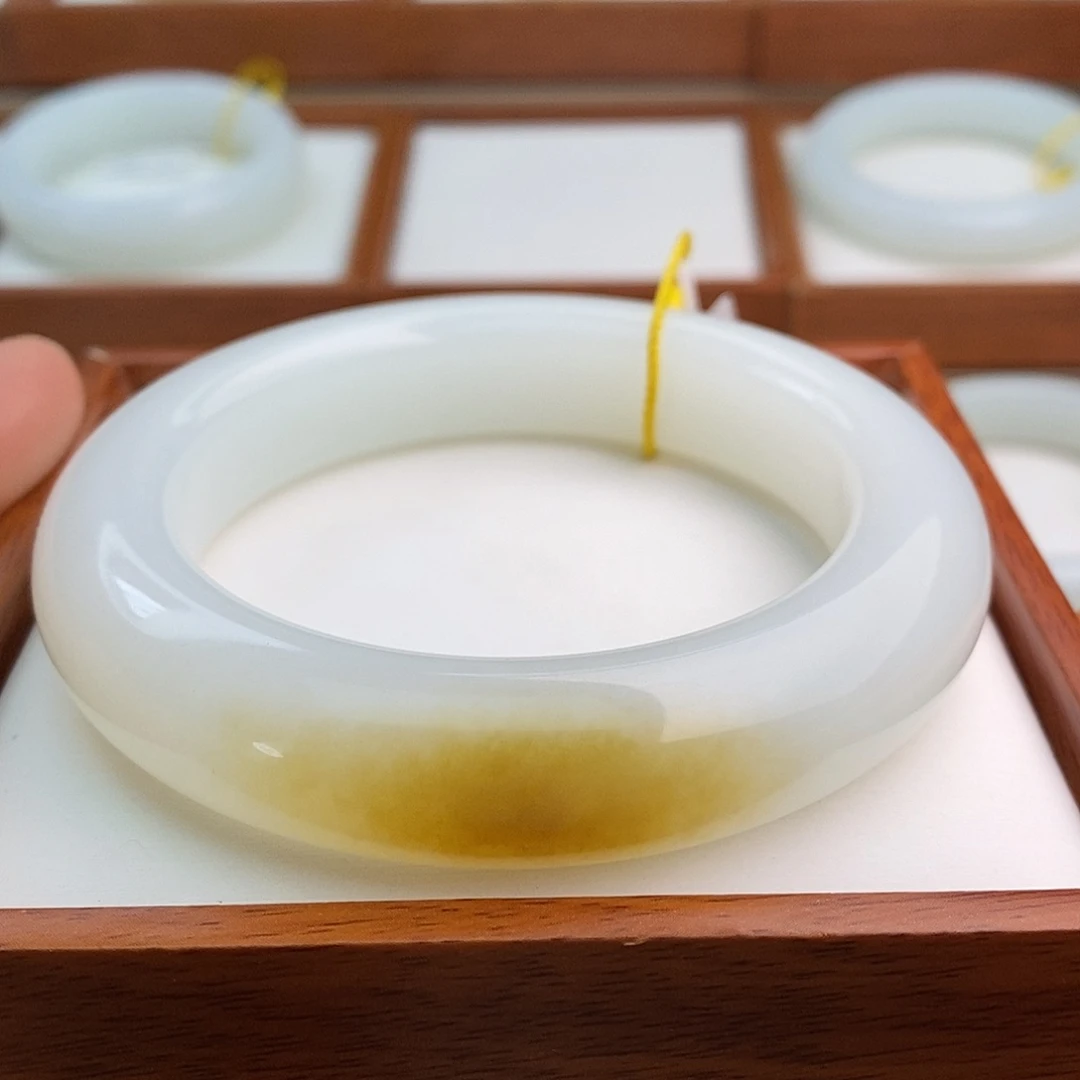 和田玉（糖玉）未镶嵌手镯