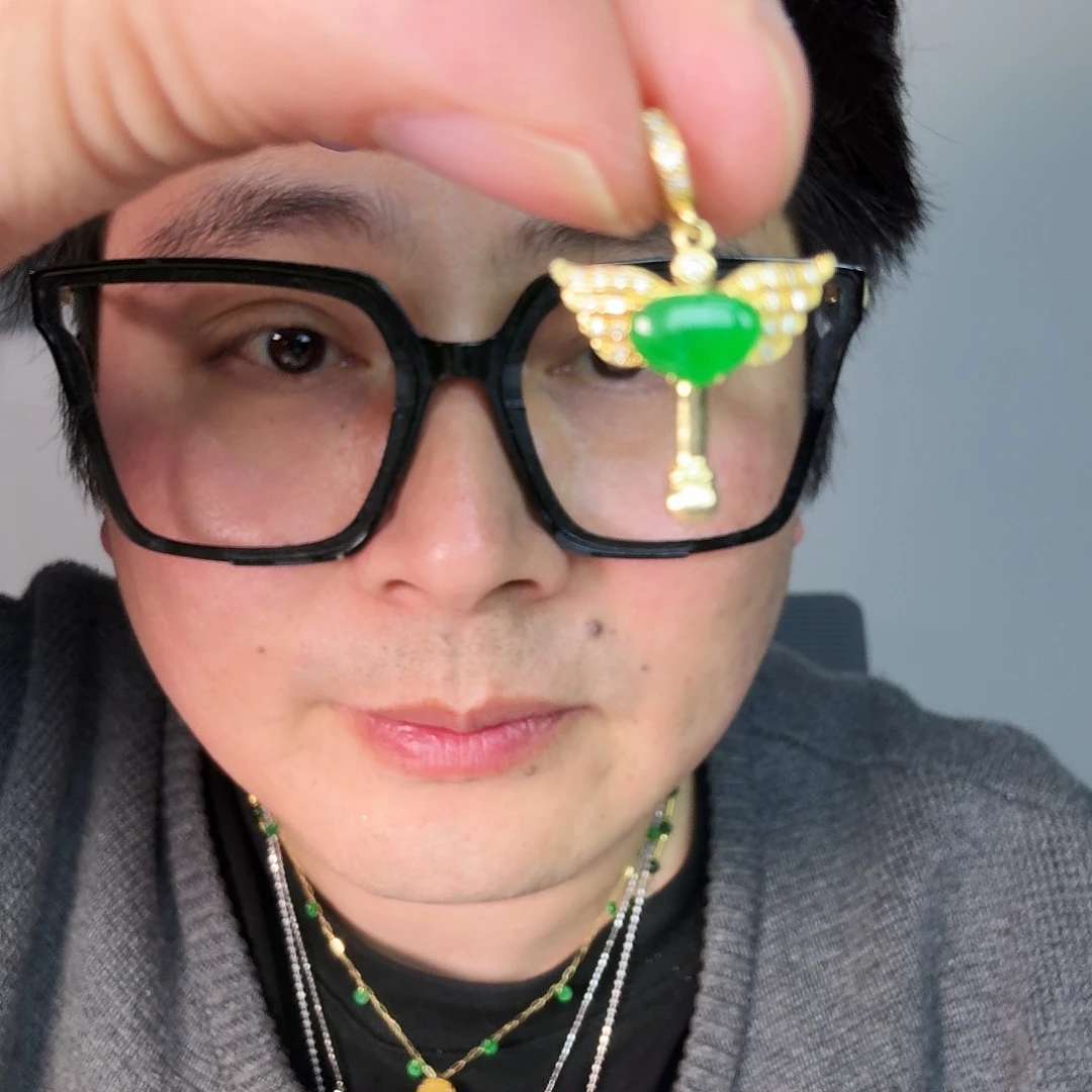 P***y翡翠18K金镶嵌颈饰一件