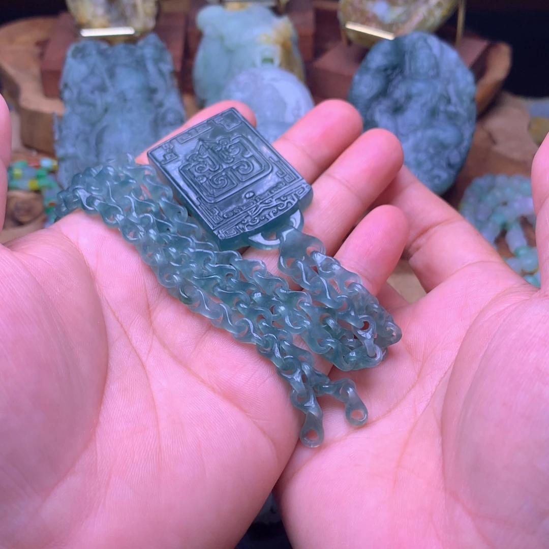 用***烟定制翡翠未镶嵌翡翠