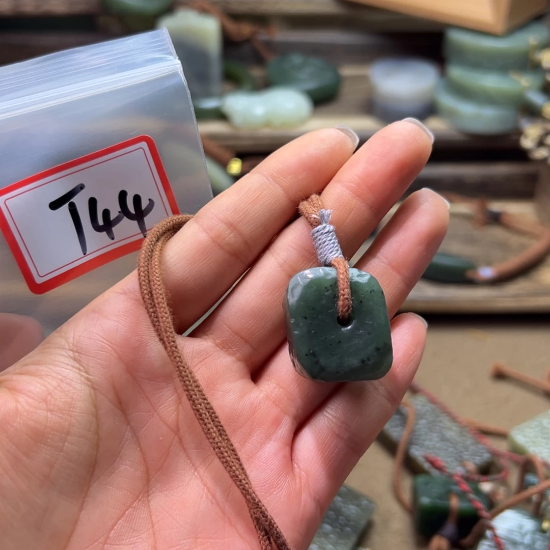 和田玉（糖玉）未镶嵌颈饰