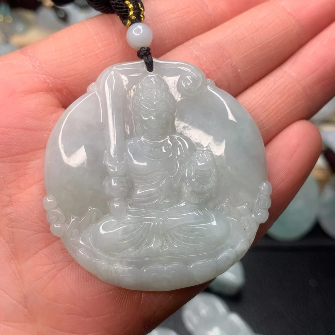 翡翠颈饰未镶嵌不动尊