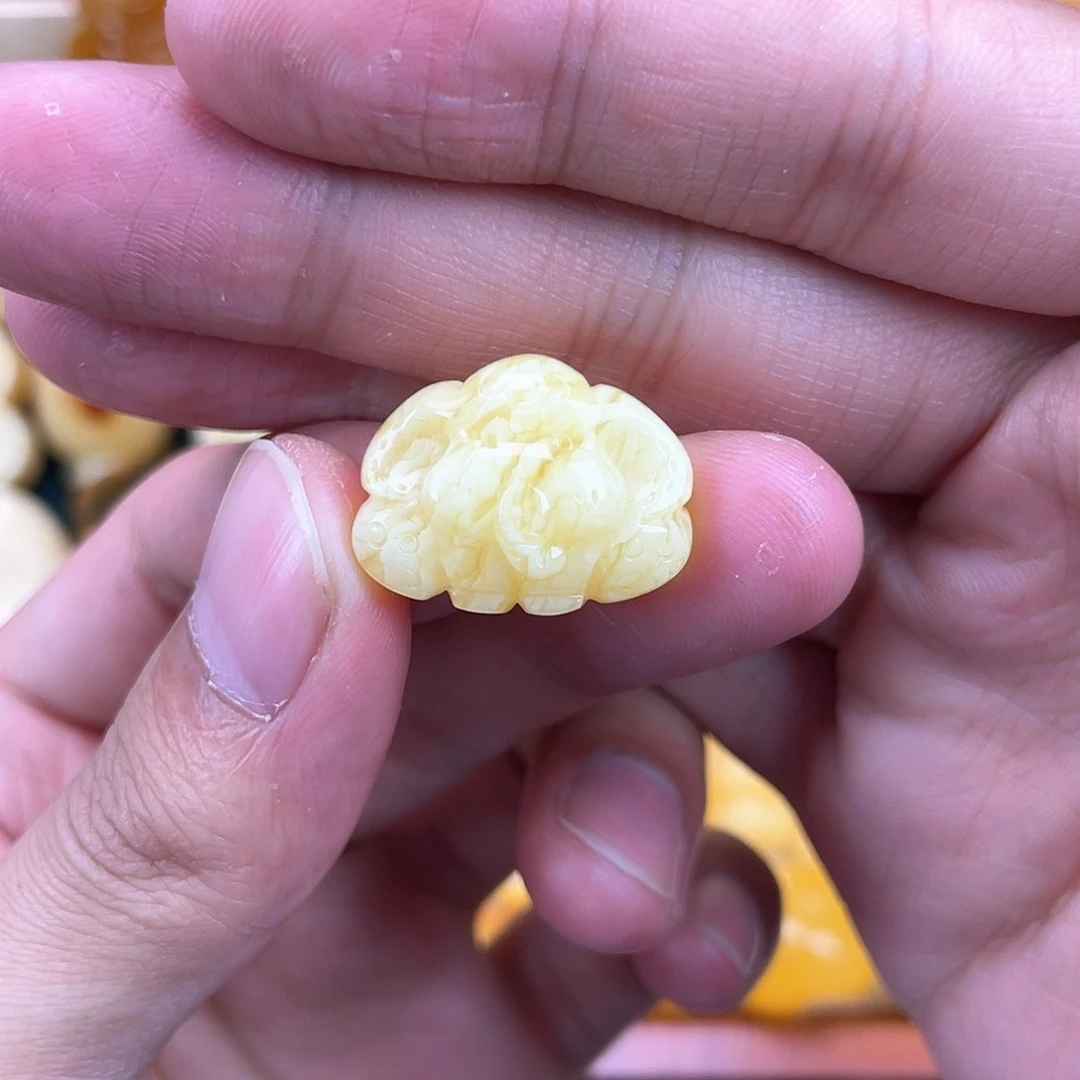 琥珀裸石未镶嵌蜜蜡