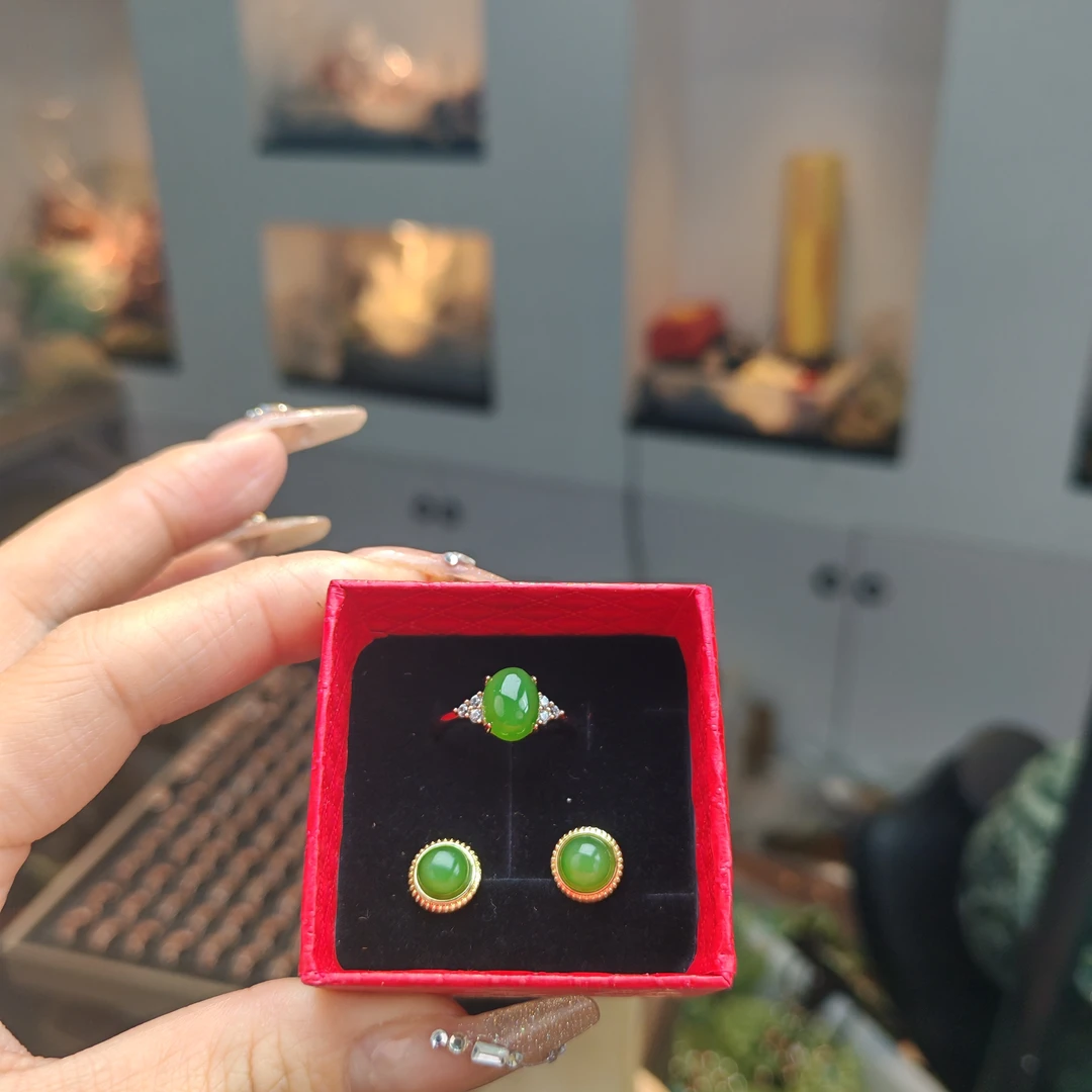 天然和田玉精美耳钉戒指套装