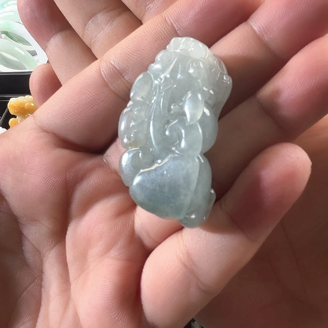 翡翠未镶嵌颈饰貔貅