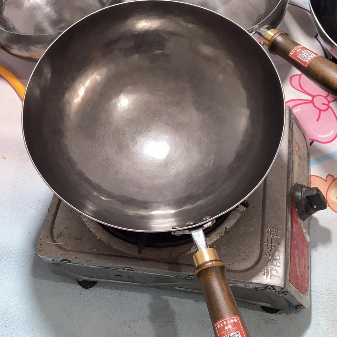 纯铁传统大炒锅高端镜面32厘米木把