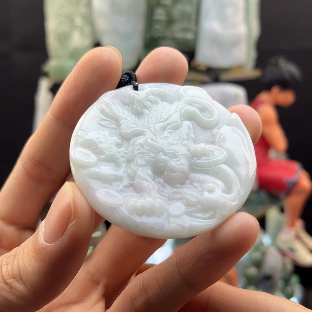 翡翠未镶嵌颈饰飞天麒麟