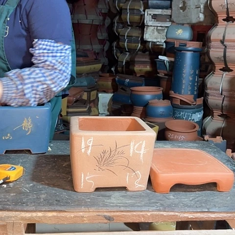 紫砂花盆四方米色