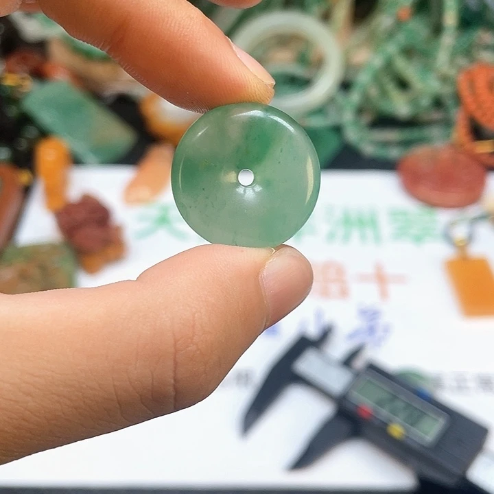 石英质玉（非洲翠）未镶嵌戒指
