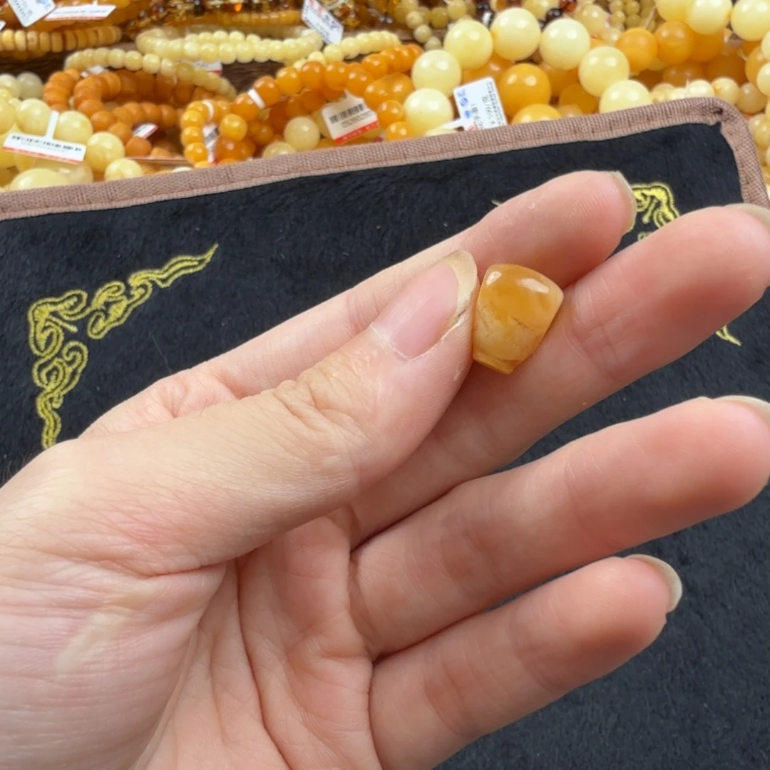 未镶嵌琥珀珠宝奇石