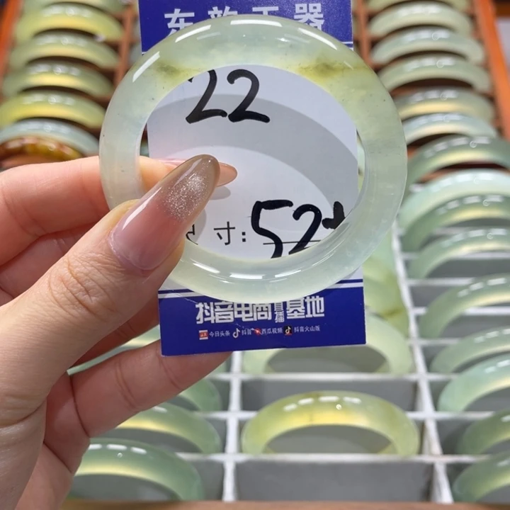 岫玉手镯未镶嵌四*?