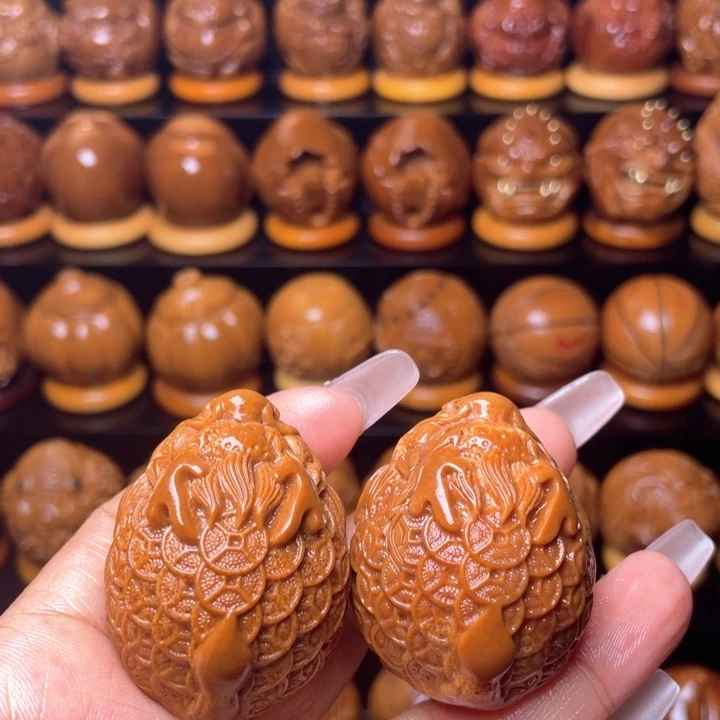 橄榄核把件小**哥橄榄雕刻