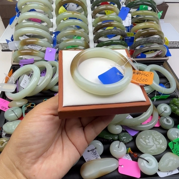 未镶嵌手镯和田玉