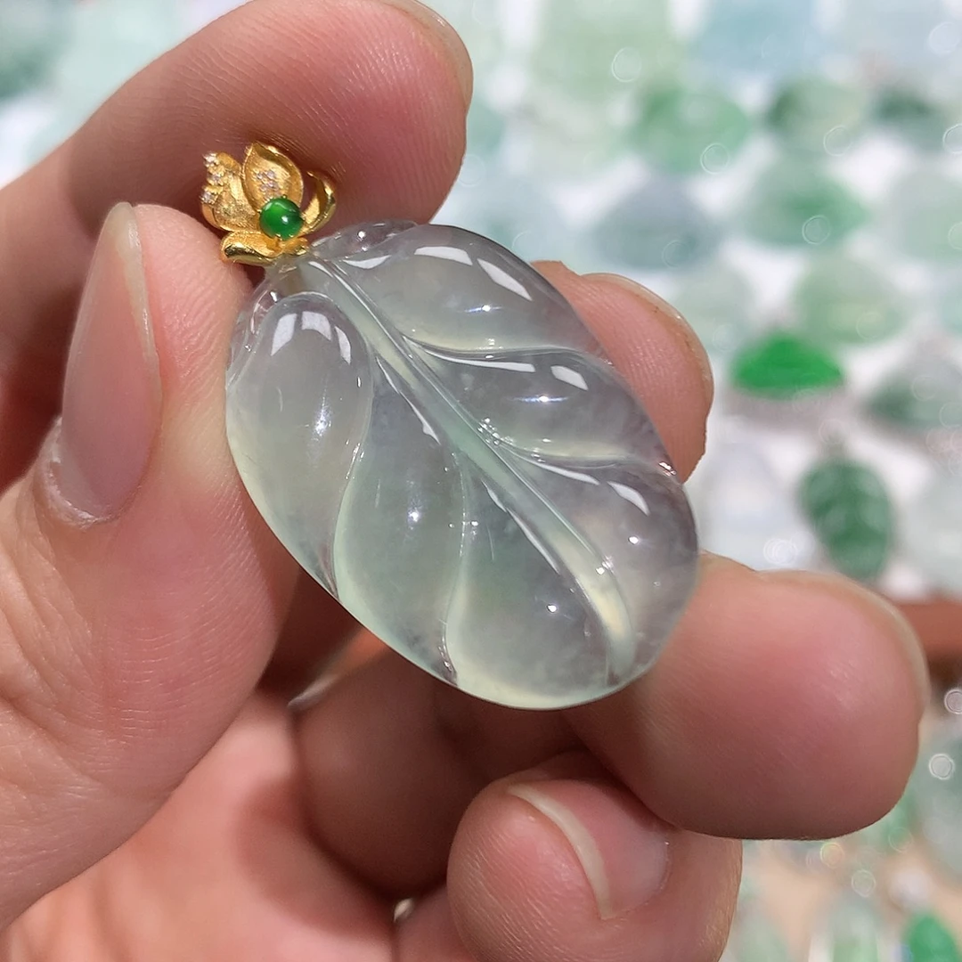 翡翠18K金镶嵌颈饰叶子