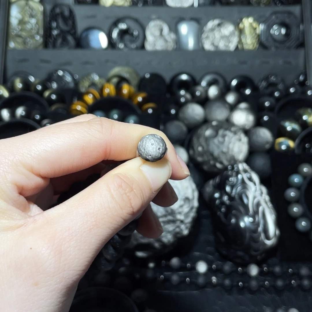 捶***背黑曜岩未镶嵌珠宝奇石