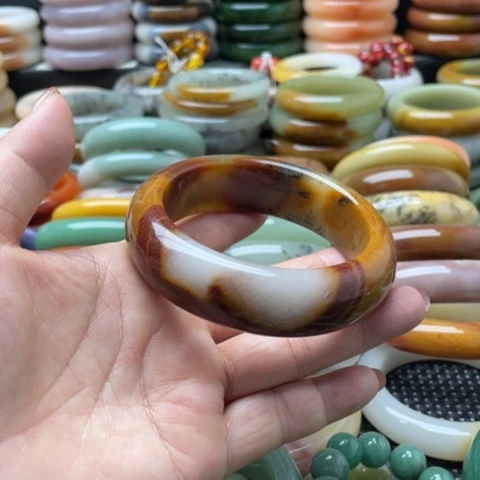 未镶嵌手镯石英岩玉