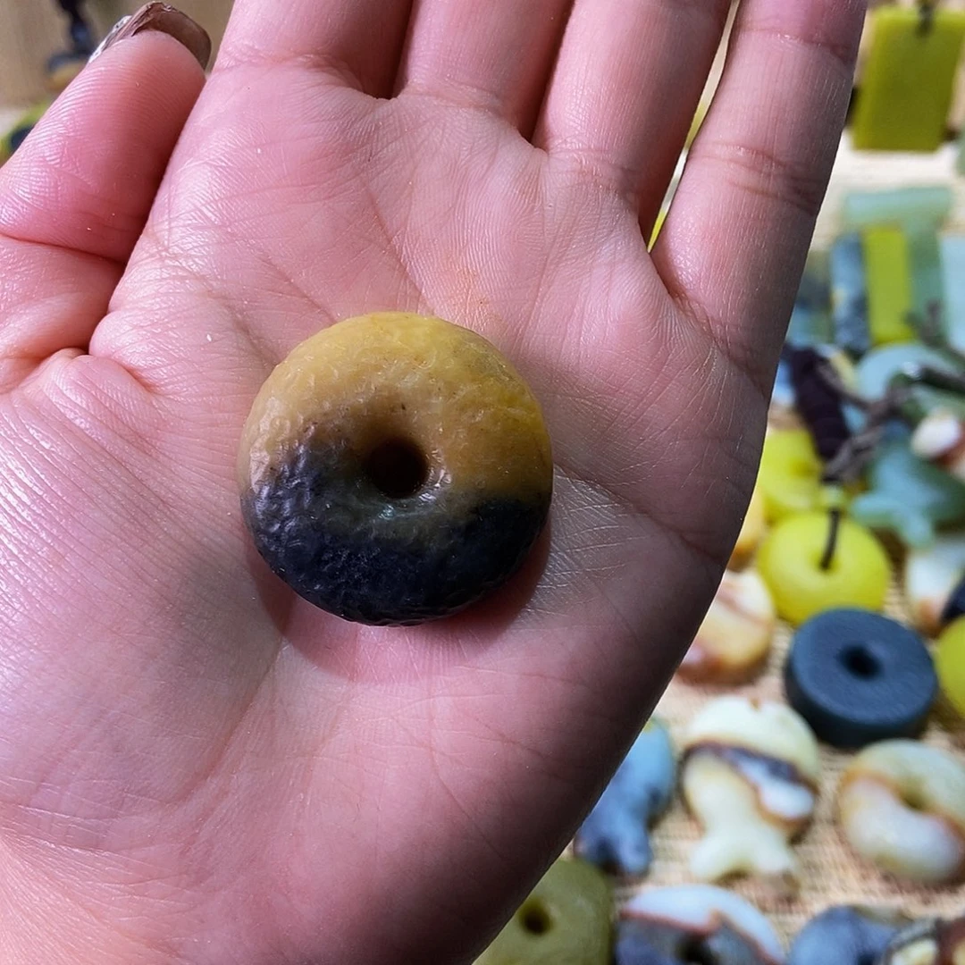 未镶嵌蛇纹石玉挂件