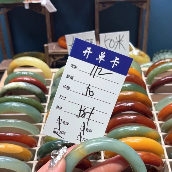蛇纹石玉手镯未镶嵌安**?